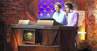 Lothar et Frodan aux commentaires sur la scène Hearthstone Lothar et Frodan aux commentaires sur la scène Hearthstone